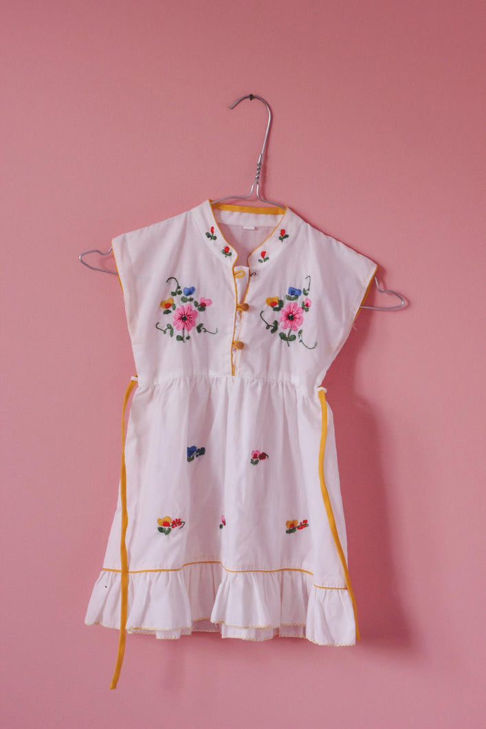 Lasten kukkakirjailtu vintagehippimekko 98-104 cm