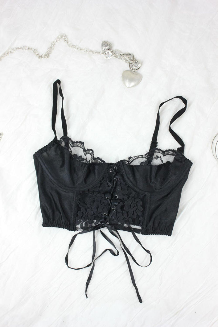Belda musta pitsinen sidottava vintagekorsetti