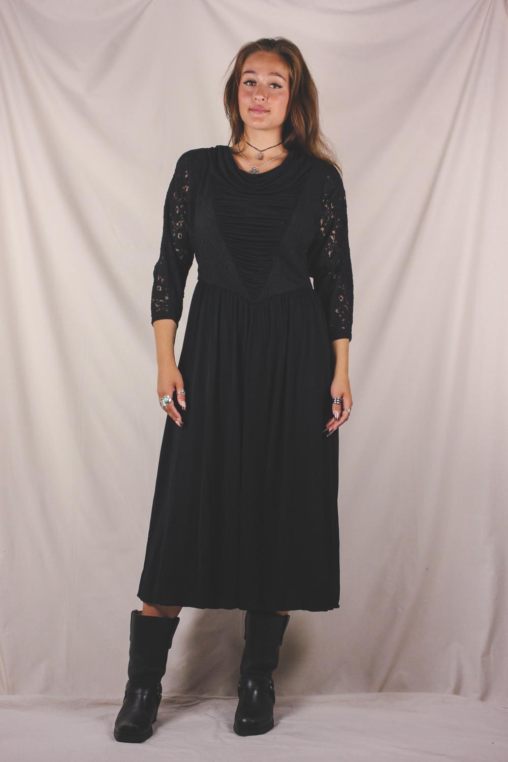 Adela 80-luvun vintagemekko