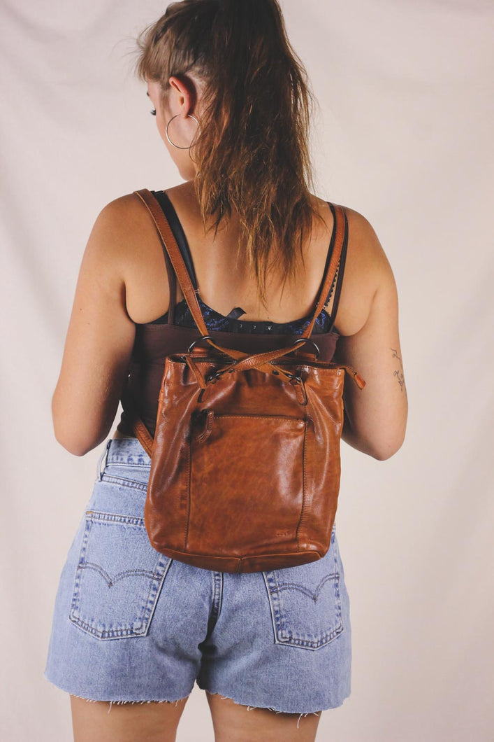 Mila vintagenahkalaukku