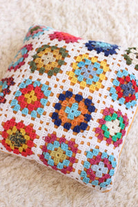 Renja 70-luvun vintagevirkkuutyyny