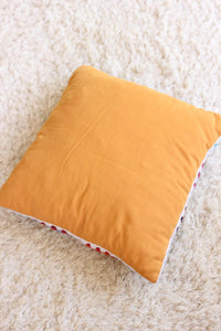 Renja 70-luvun vintagevirkkuutyyny