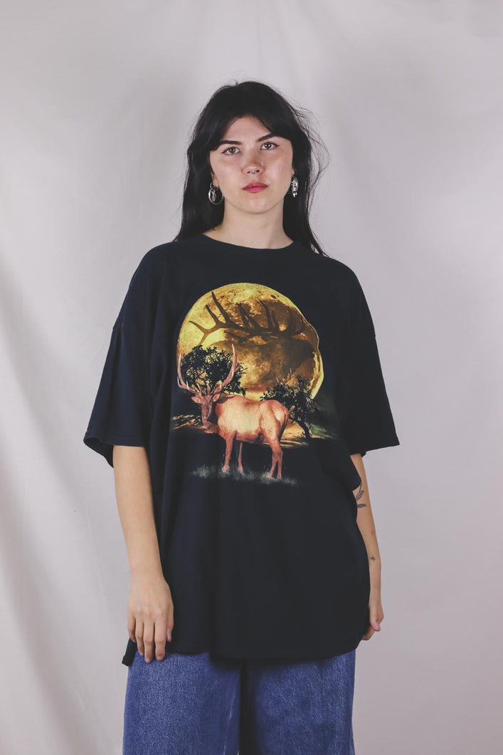 Deer sunset vintage t-paita