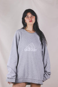 Adidaksen harmaa Y2K-college