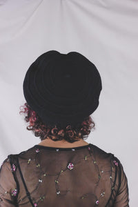 Welinda musta vintagevillabaskeri