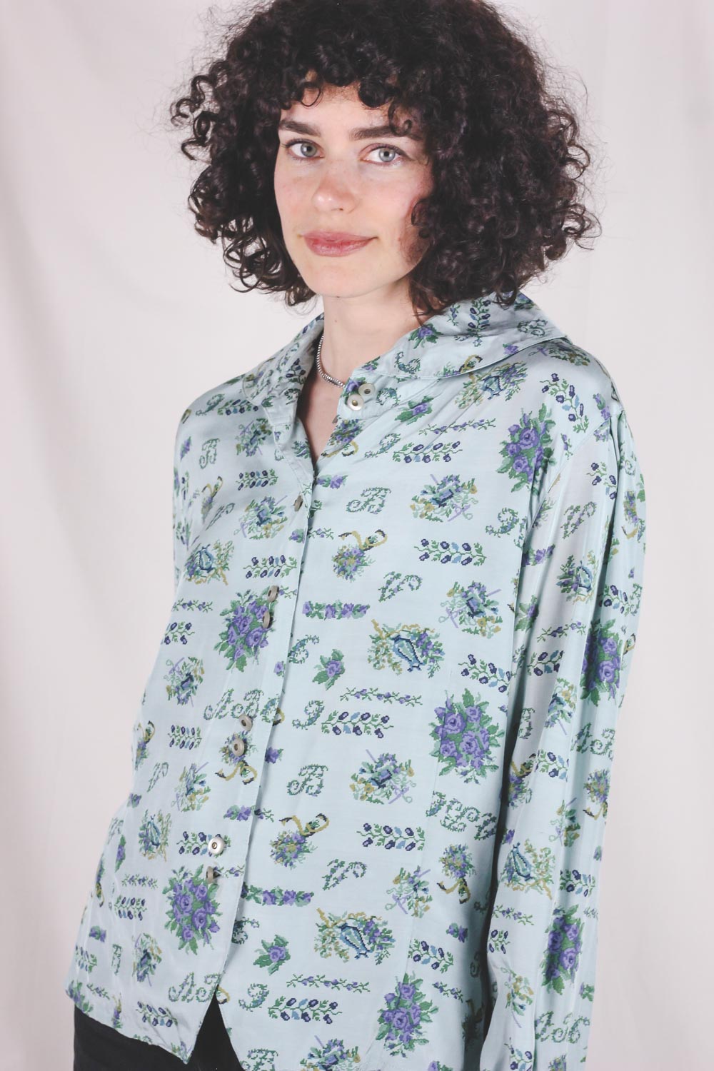 Veela kotimainen vintageviskoosipusero