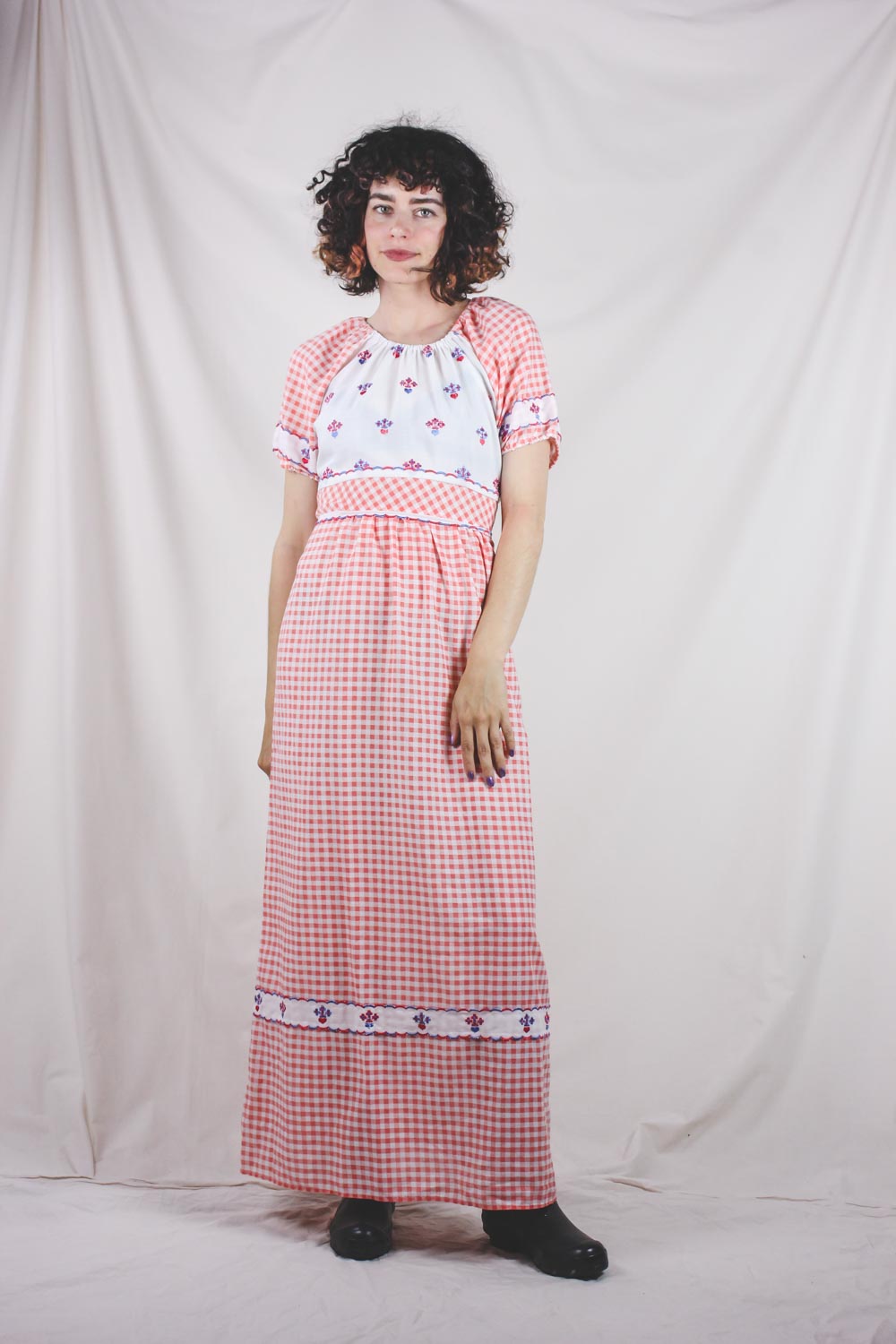 Nabila 70-luvun ruutumekko