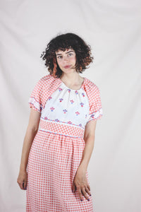 Nabila 70-luvun ruutumekko