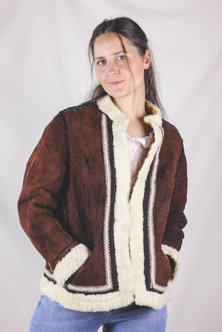 Elide vintagelampaankarvatakki