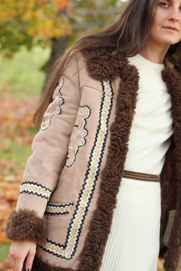 Evi 70-luvun vintagelampaankarvatakki