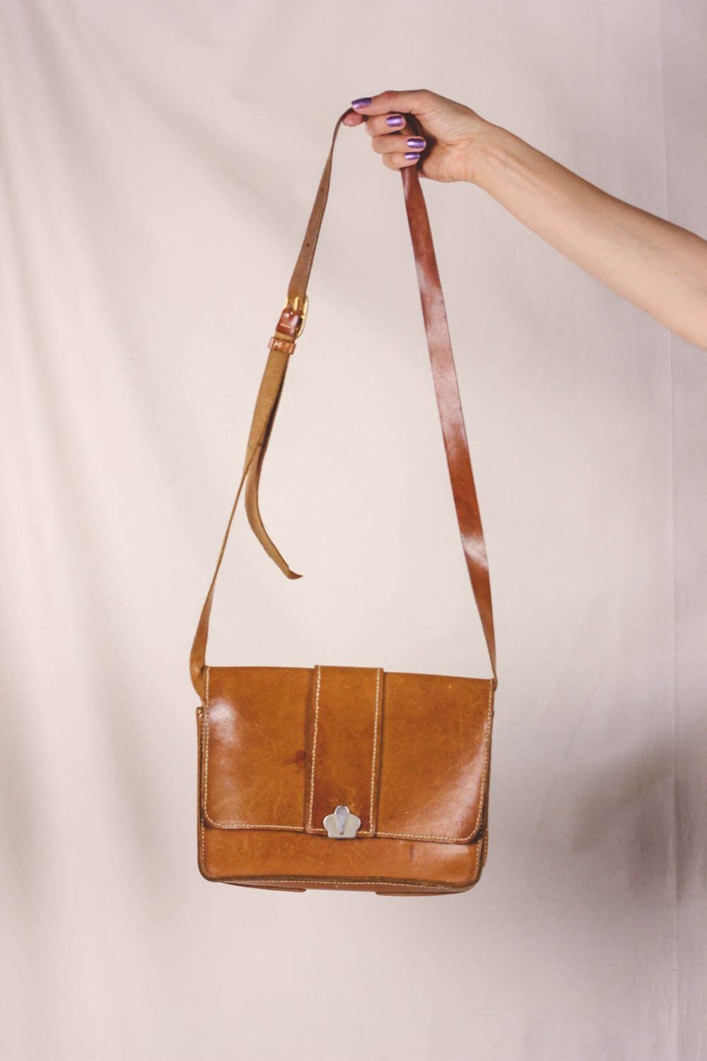 Helda vintagenahkalaukku