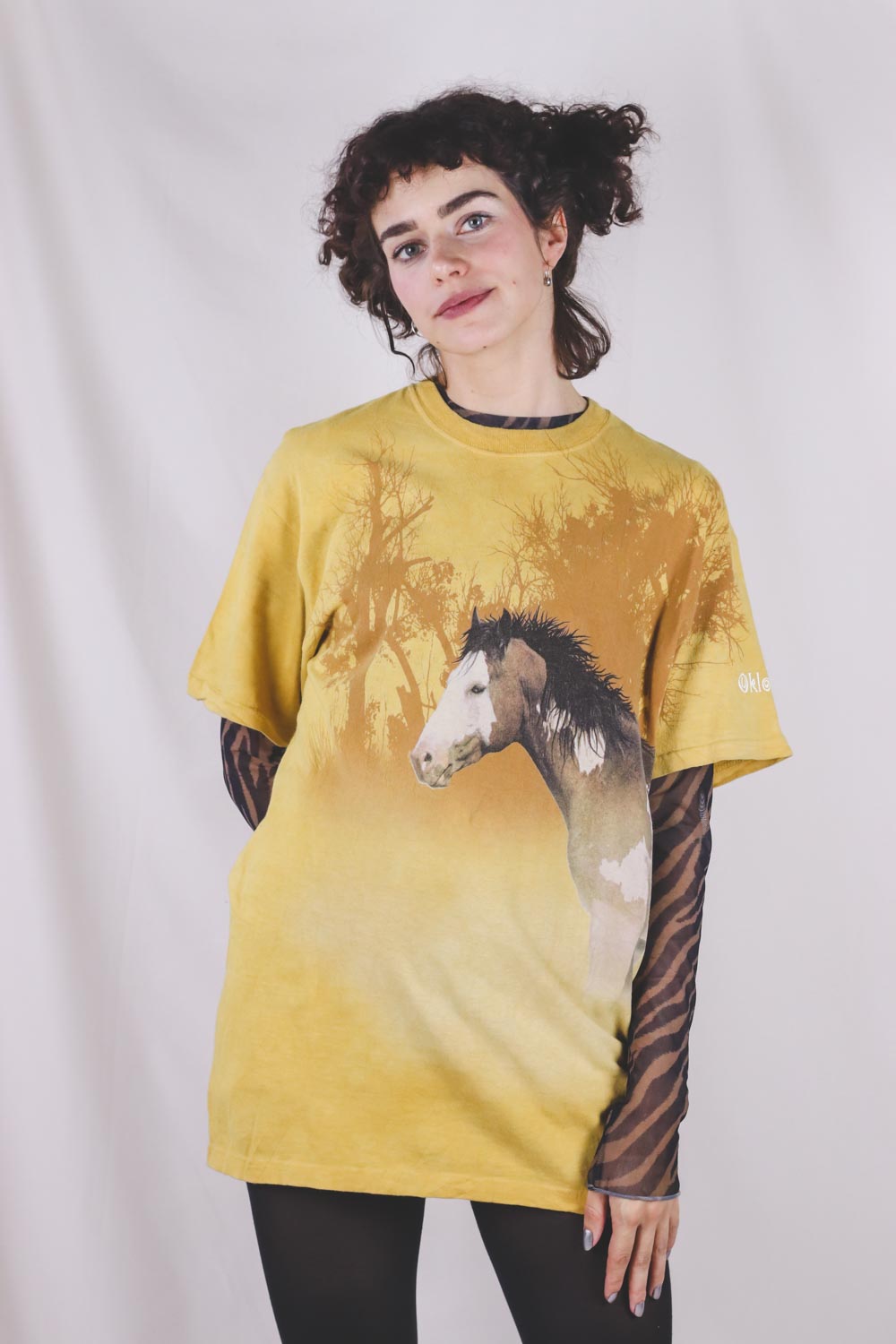 Yellow horse vintage t-paita