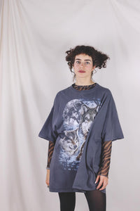 Dark grey wolf vintage t-paita