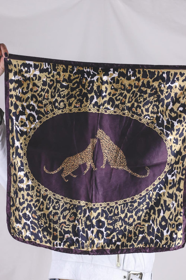 Kissing cheetahs vintagehuivi